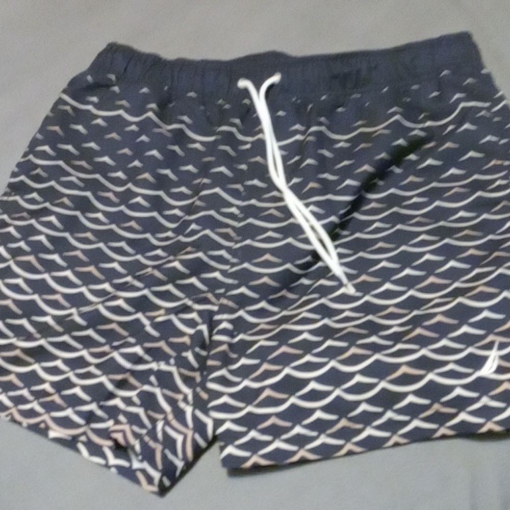 Shorts - Picture 2 of 4